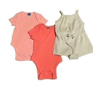 NEW Old navy bodysuits & romper 0-3 months baby
